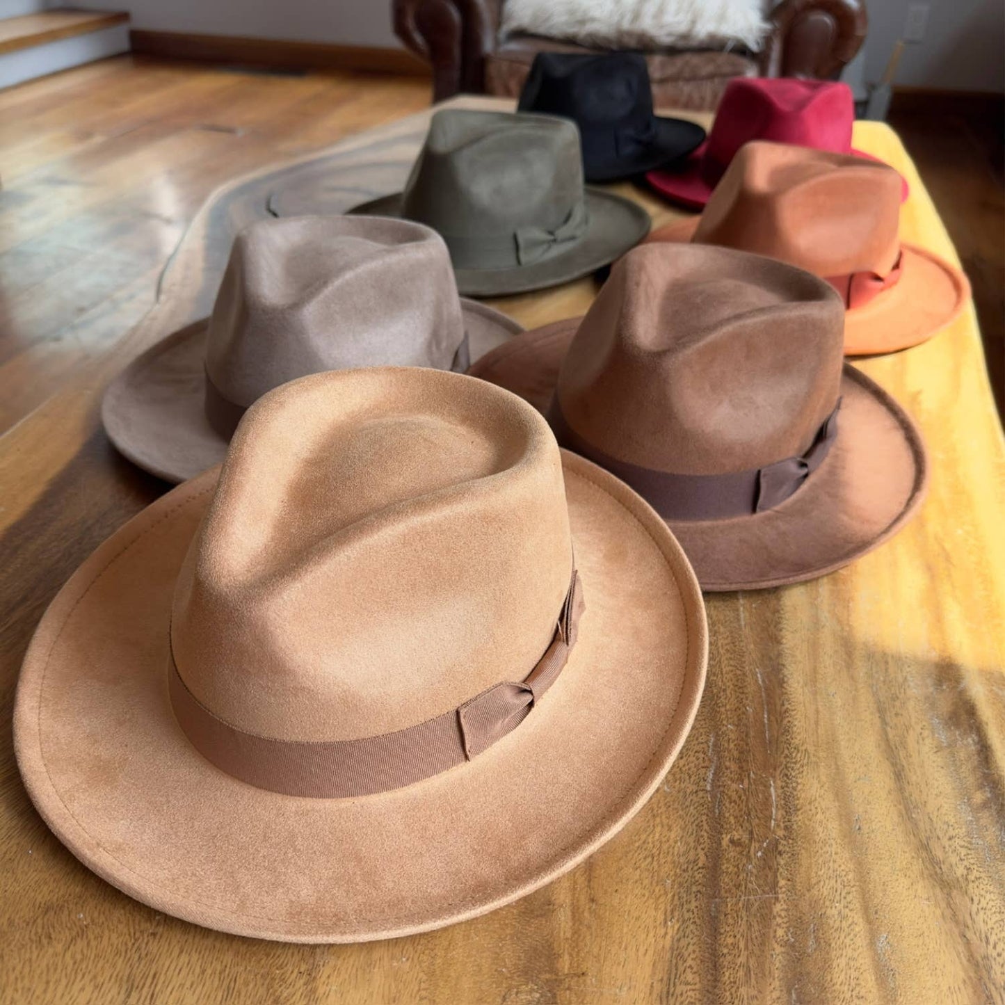 Stiff Brim Rancher in Suede Hat W/ Ribbon : Mauve
