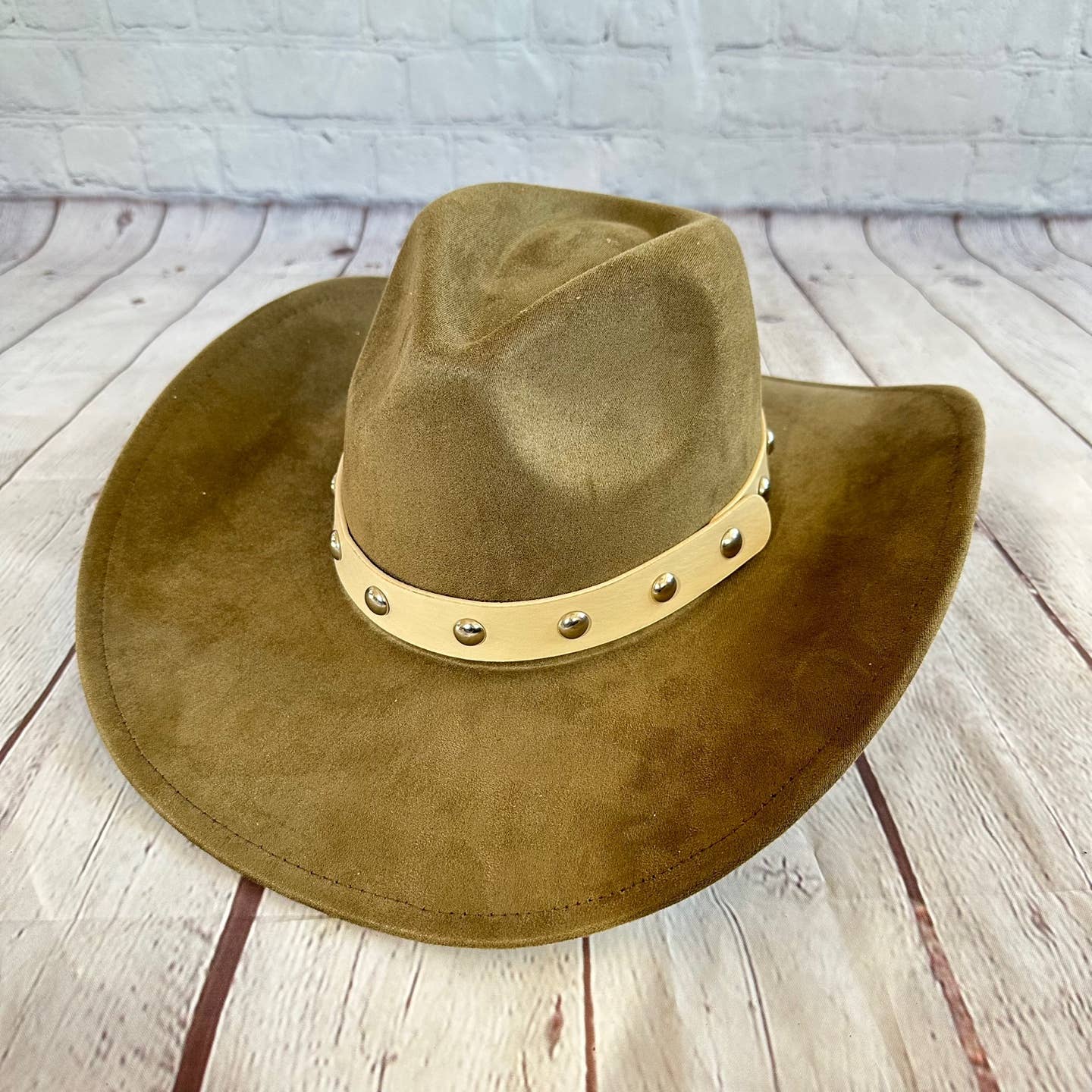 Vegan suede cattleman cowboy hat With Steard Leather belt st: IVORY / ONE SIZE
