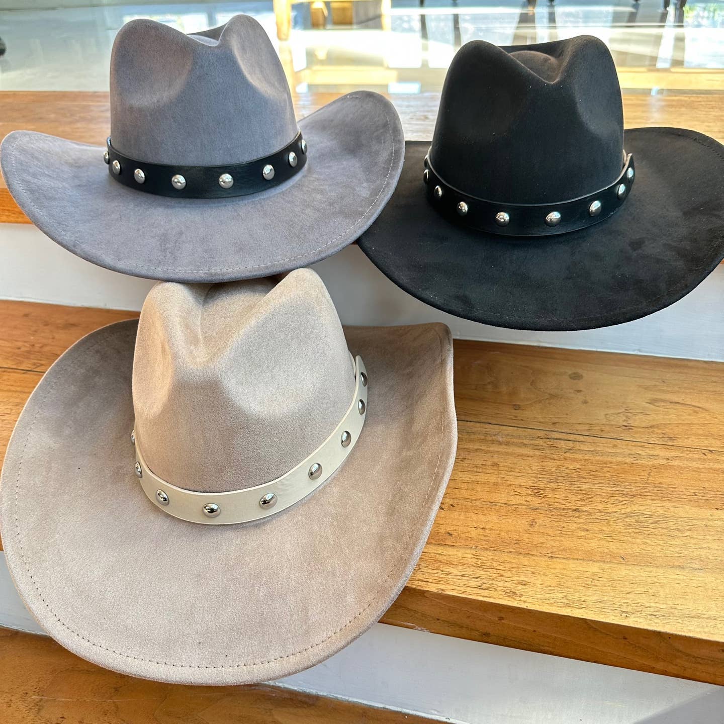 Vegan suede cattleman cowboy hat With Steard Leather belt st: IVORY / ONE SIZE