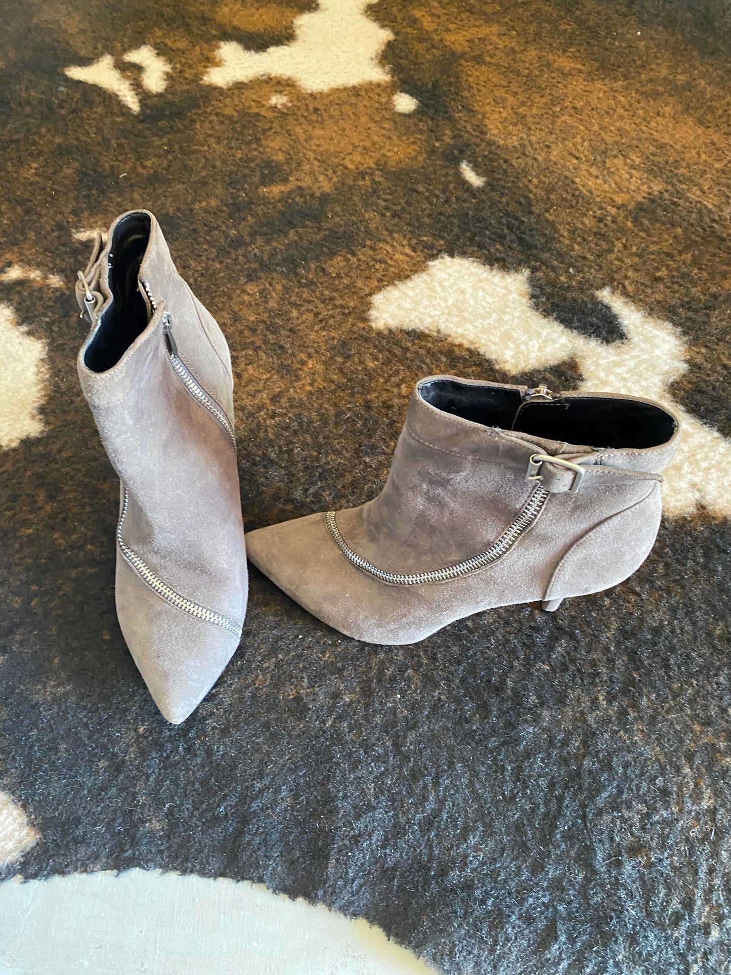 Grey zipper pointy toe boots - size 8
