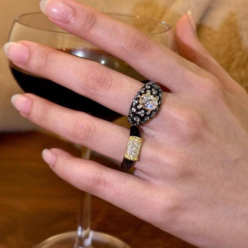 Refined Crystal Statement Ring: Black Oval High-Sparkle Ring / Adjustable