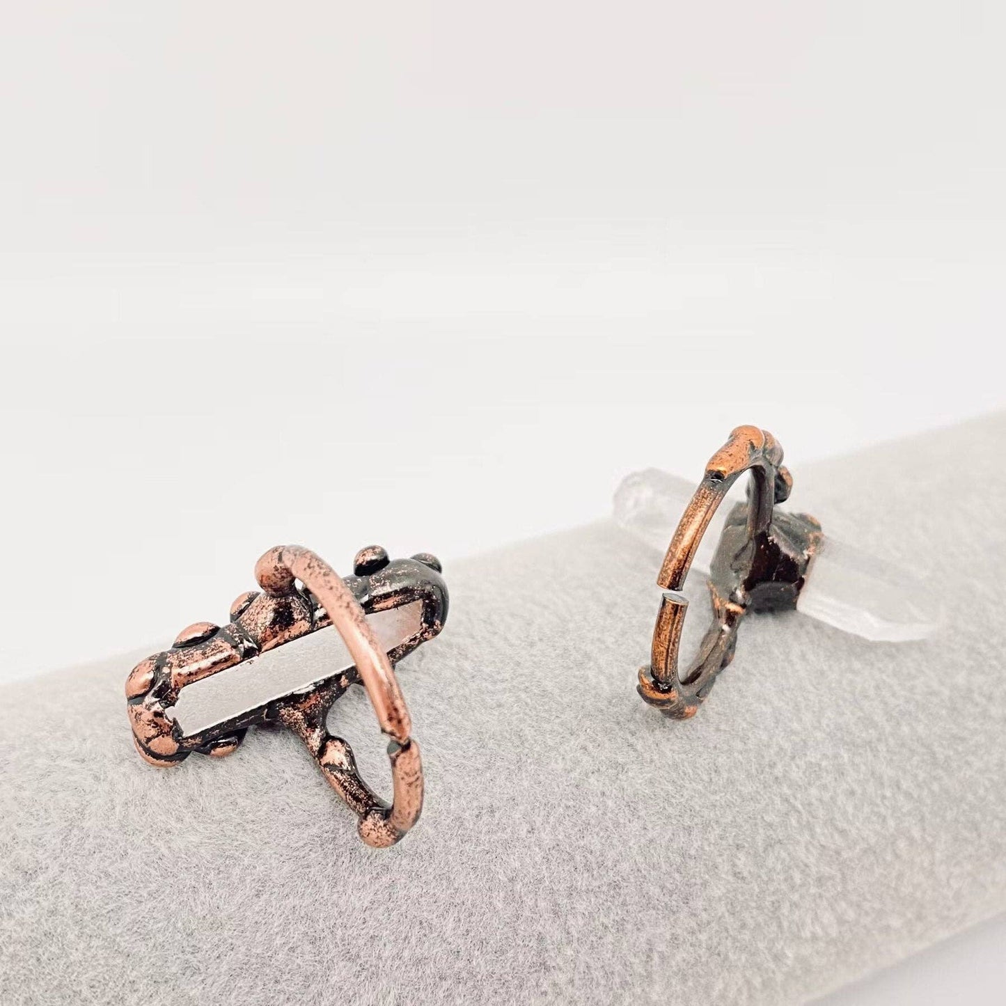 Vintage White Crystal Irregular Crystal Column Ring - CS: 1