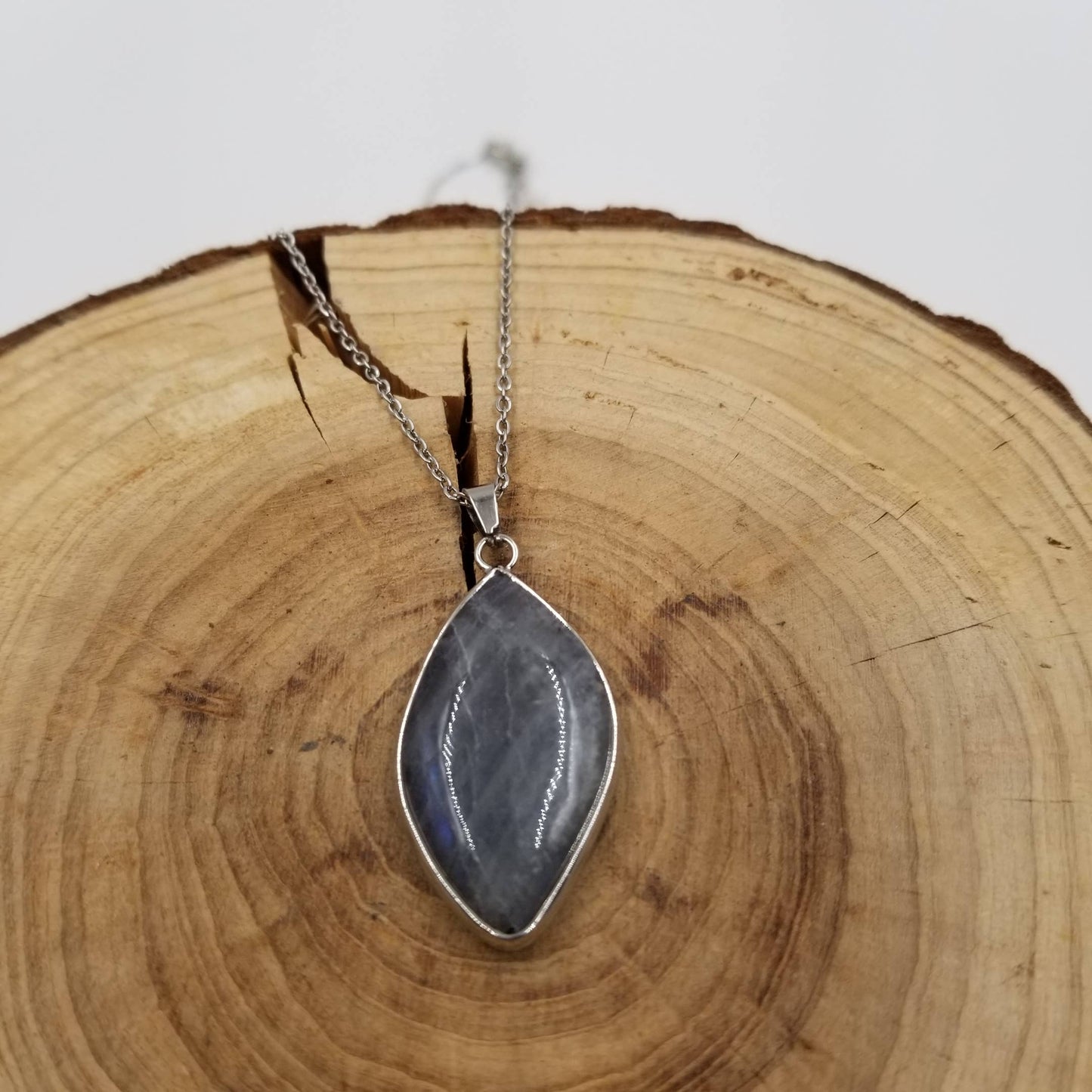 Natural Labradorite Leaf Pendant Necklack