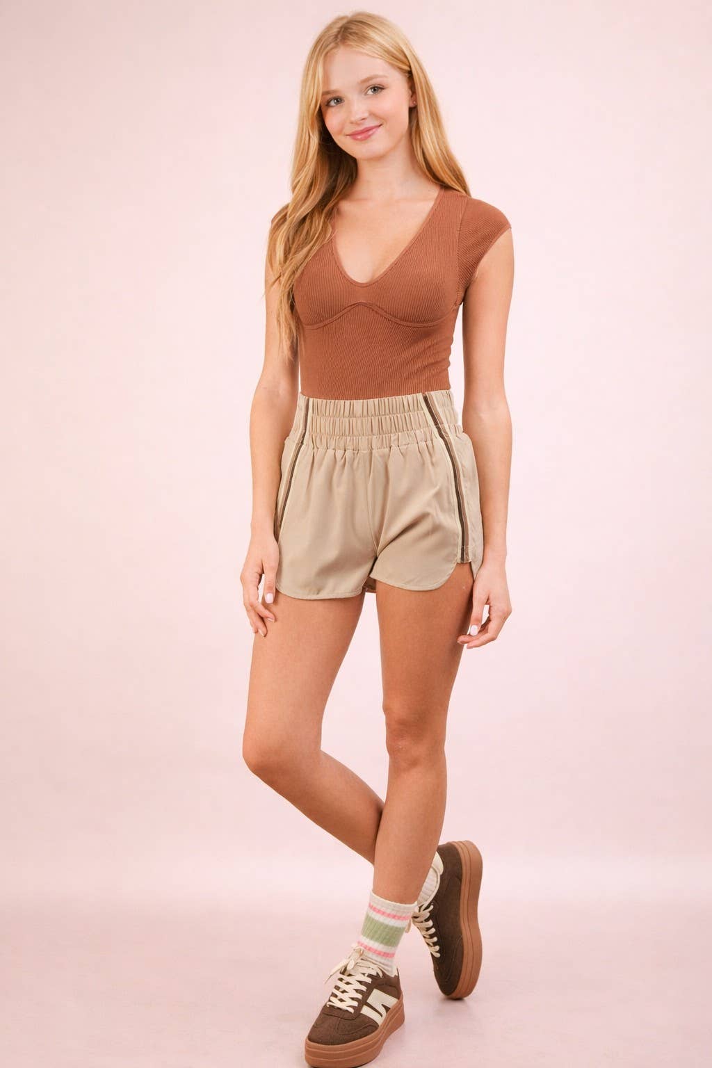 NP70720-Striped Trim Detail Activewear Shorts: KELLY GREEN / S-M-L/2-2-2