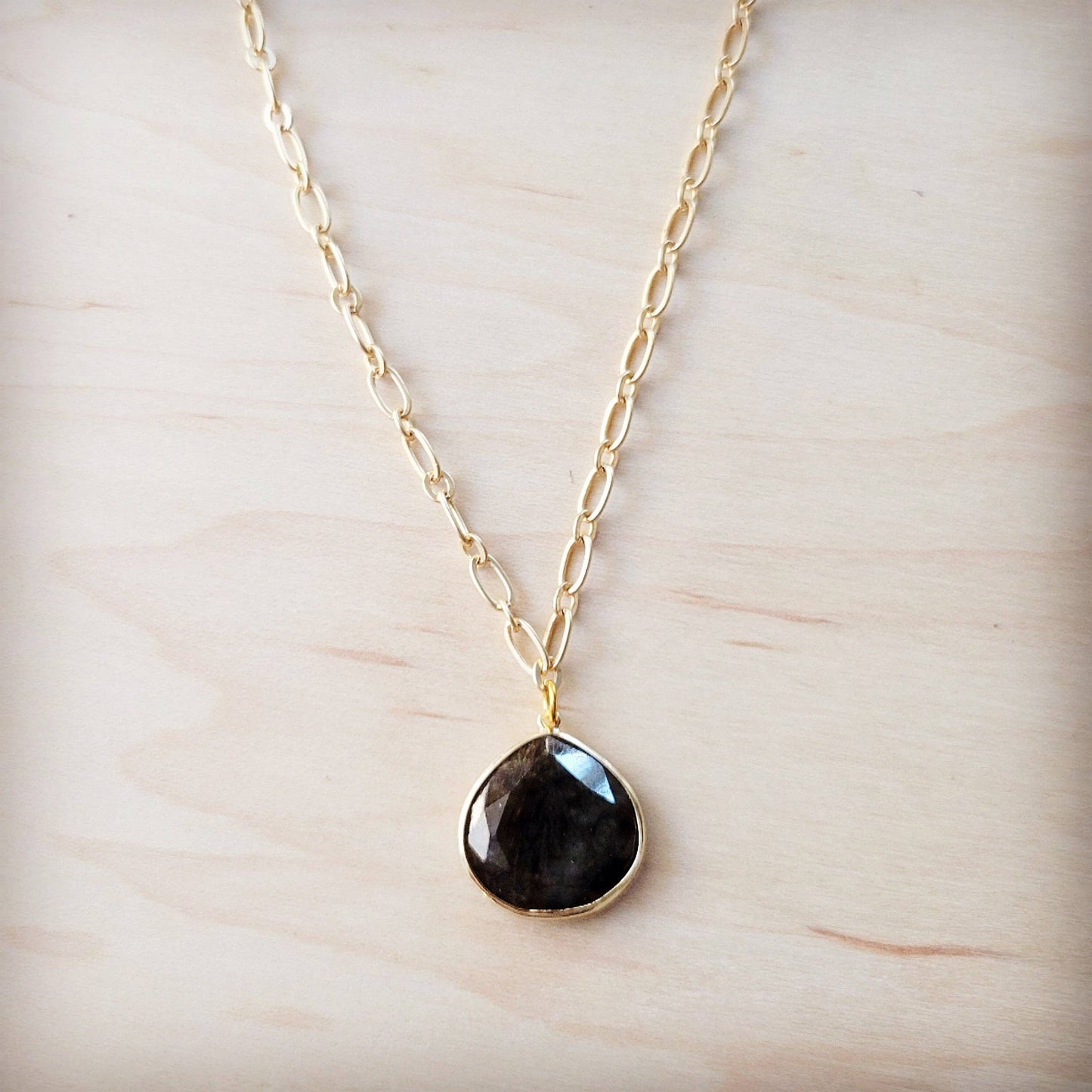 Timeless Dark Stone Pendent & Gold Chain Necklace 257lk