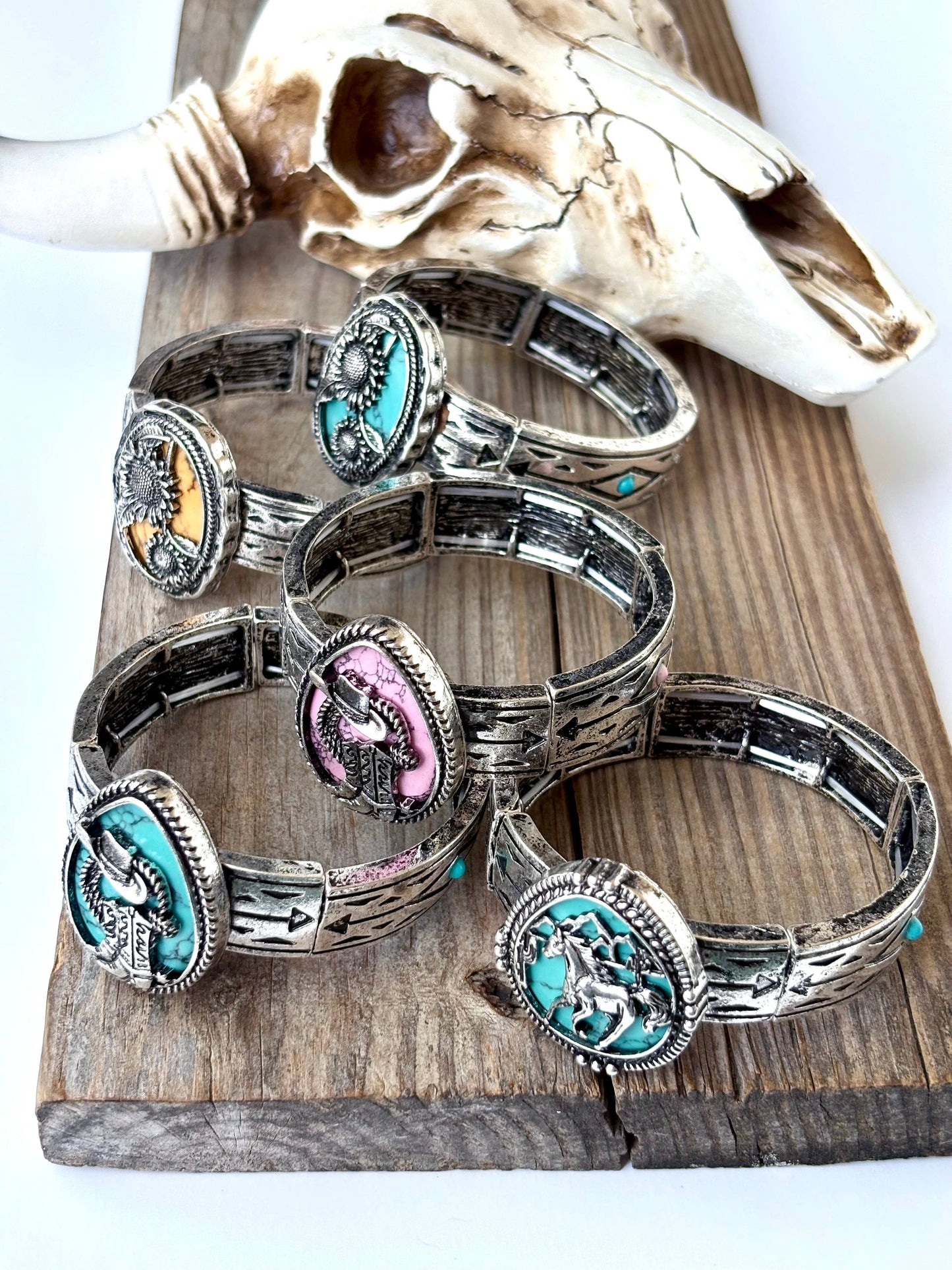 Western Style Stone Pendant Engraved Aztec Stretch Bracelet: Turquoise Horse