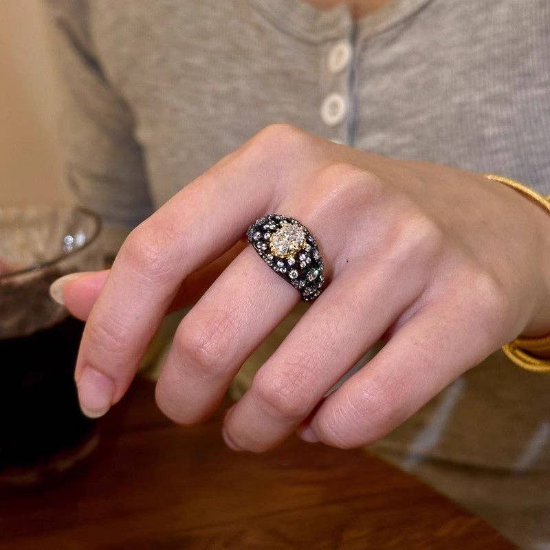 Refined Crystal Statement Ring: Black Oval High-Sparkle Ring / Adjustable