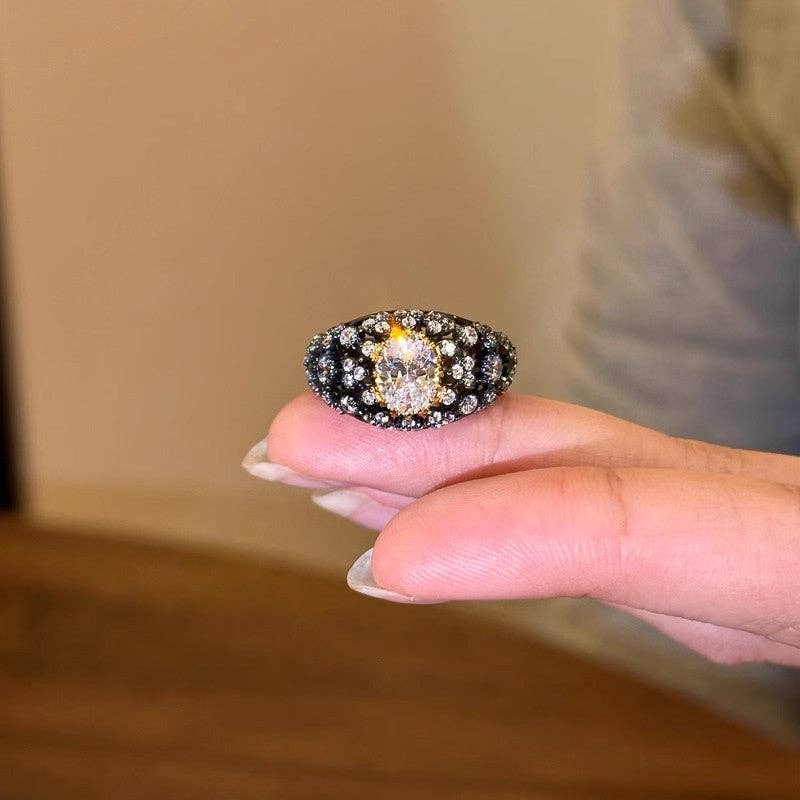 Refined Crystal Statement Ring: Black Oval High-Sparkle Ring / Adjustable