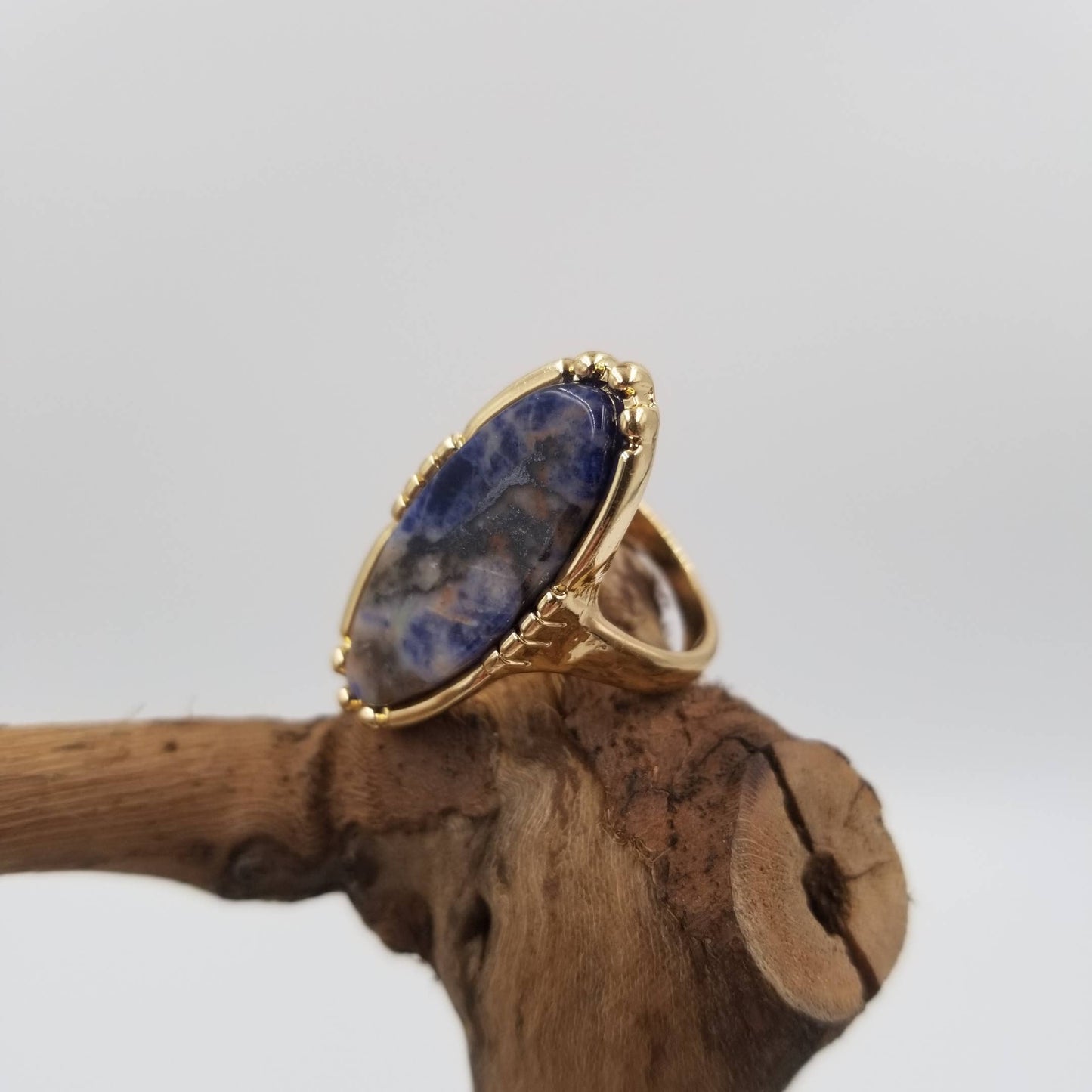 Oval Natural Lapis Lazuli Gemstone Ring: Navy blue