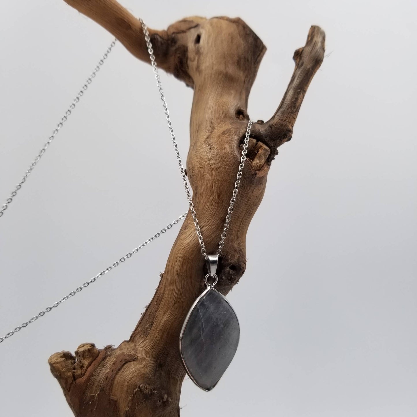 Natural Labradorite Leaf Pendant Necklack