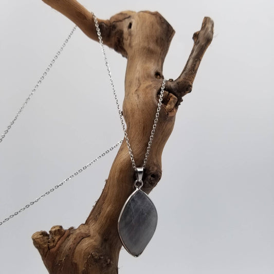 Natural Labradorite Leaf Pendant Necklack