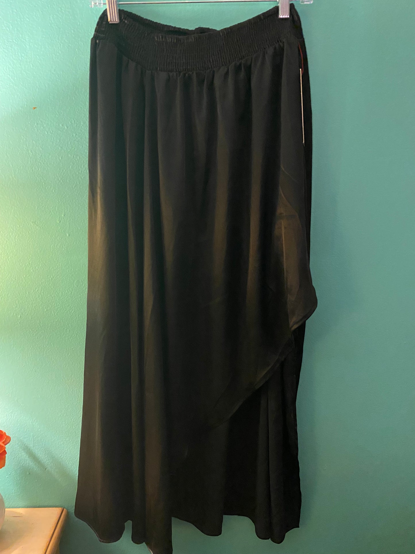 Daily young silky black skirt size medium