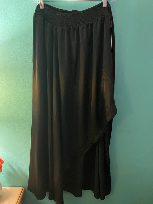 Daily young silky black skirt size medium