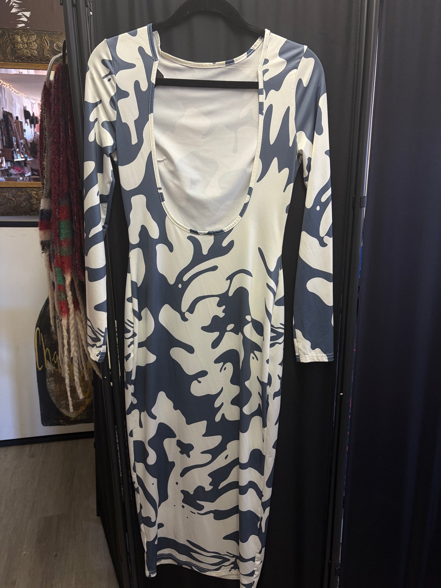 Blue n white pattern dress - stretch fabric /back open