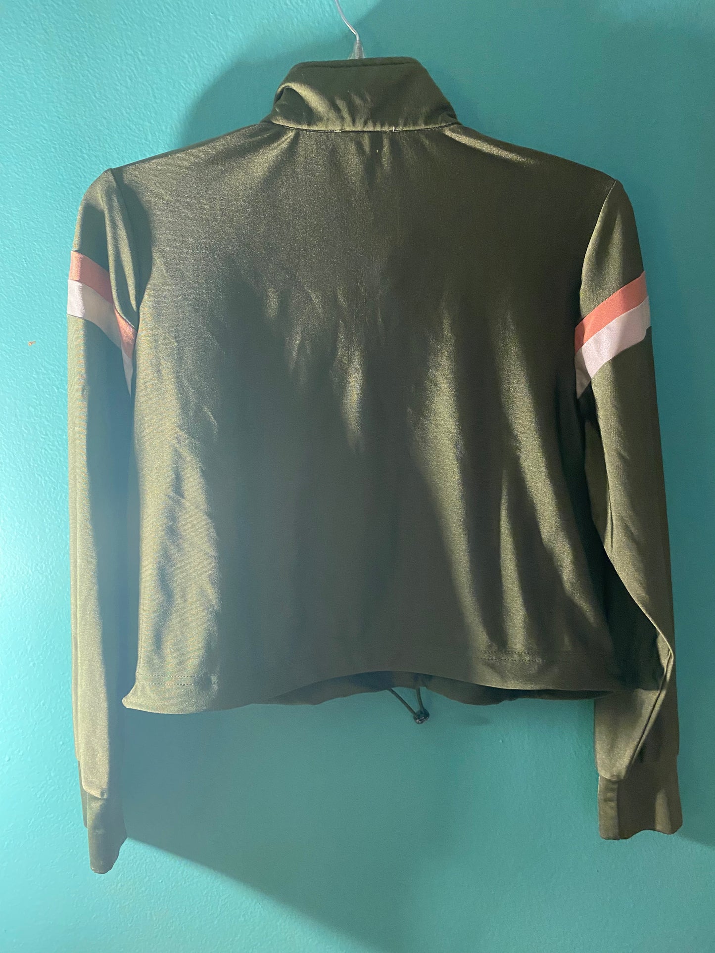 Retro cropped nylon pull over