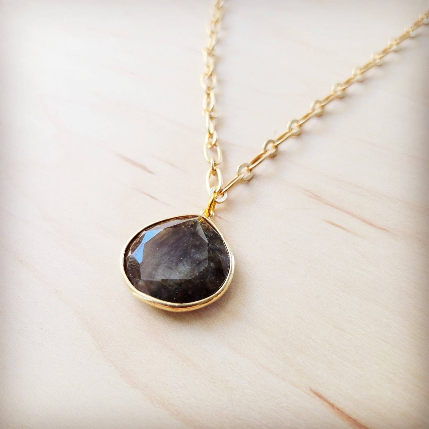 Timeless Dark Stone Pendent & Gold Chain Necklace 257lk