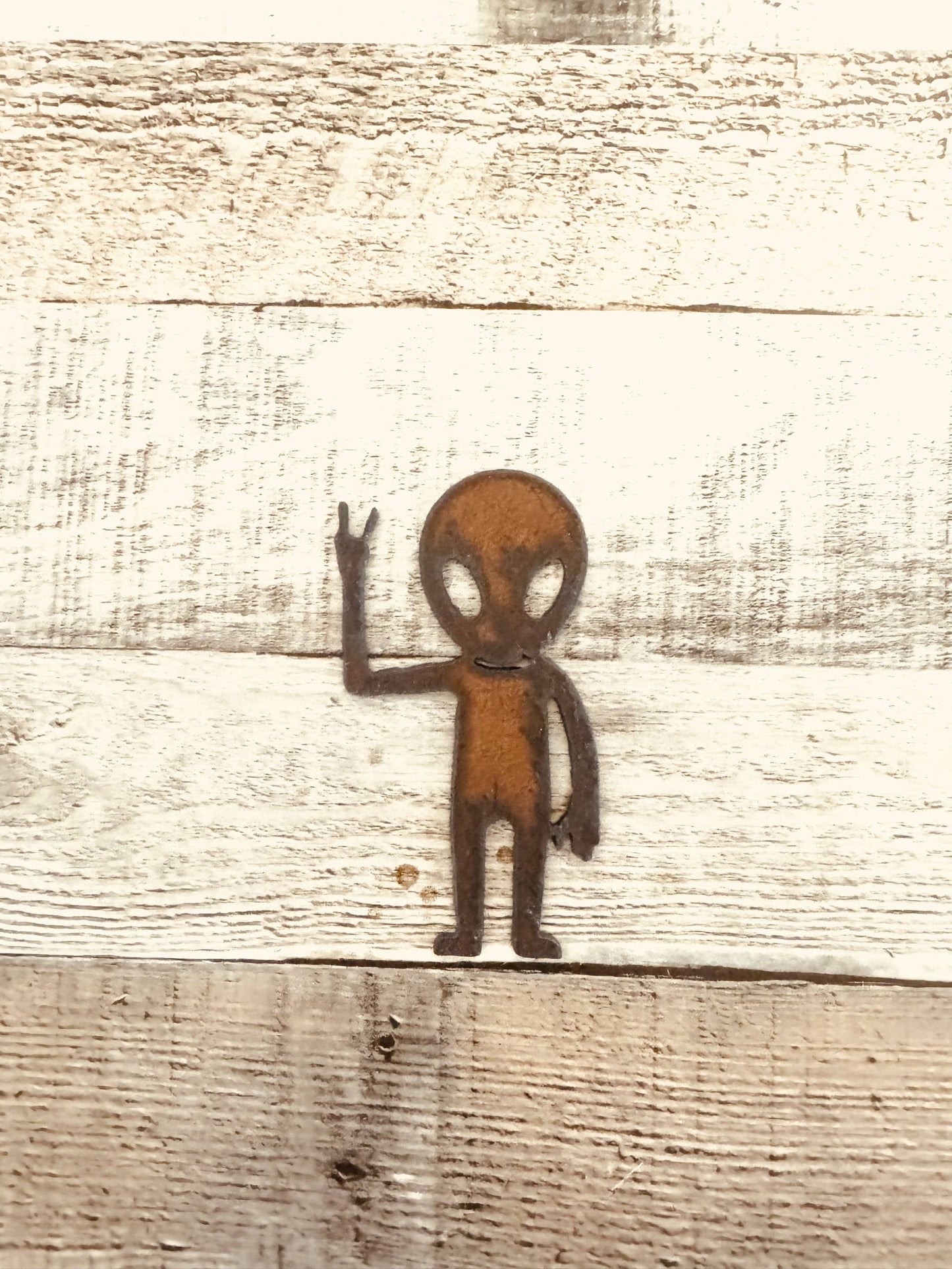Alien Full Body with Peace Fingers Area 51 Roswell Magnet