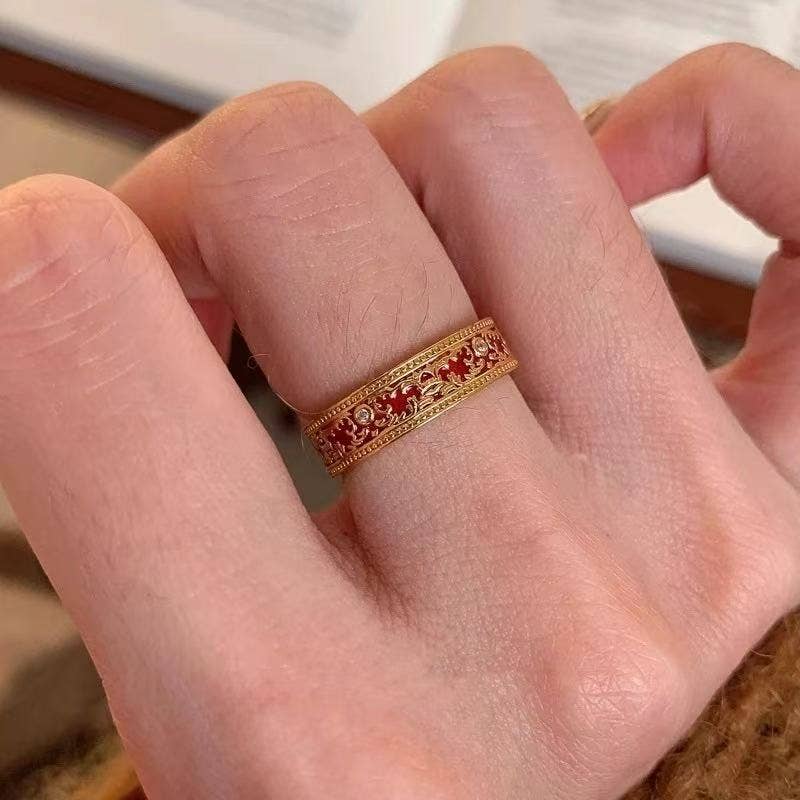 Vintage-Inspired Statement Ring: Enamel Vintage Ring Gold-Tone / Adjustable