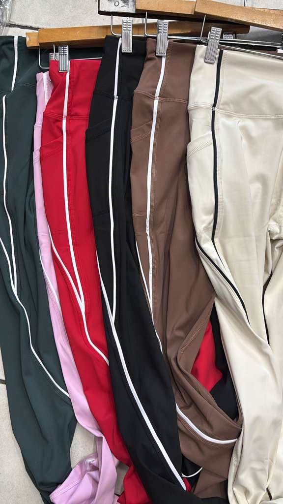 Active wear sports bra with yoga pants set w/contrast trim: Red