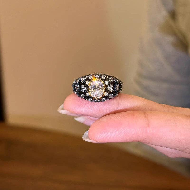 Refined Crystal Statement Ring: Black Oval High-Sparkle Ring / Adjustable