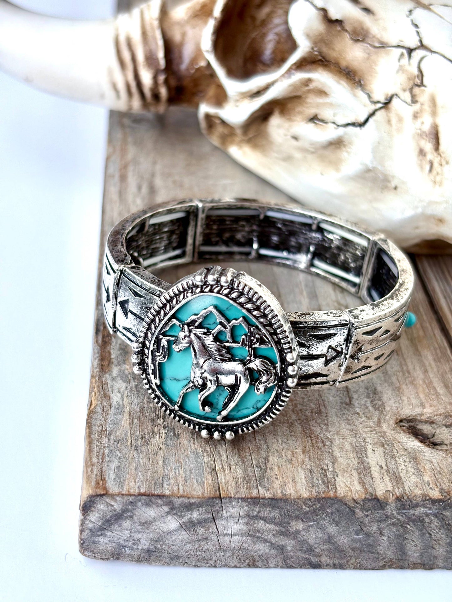 Western Style Stone Pendant Engraved Aztec Stretch Bracelet: Turquoise Horse