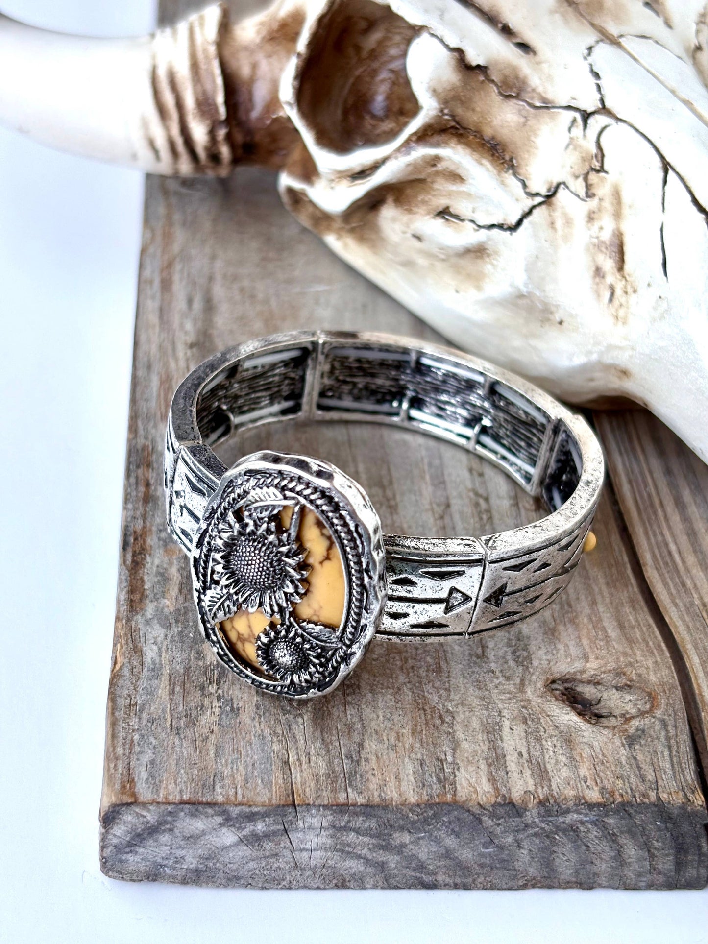 Western Style Stone Pendant Engraved Aztec Stretch Bracelet: Turquoise Horse